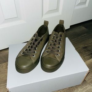 Minimalist Low Top Sneakers: